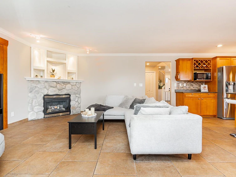 6909 182b Street, Surrey, BC, V3S 9H4 - 9