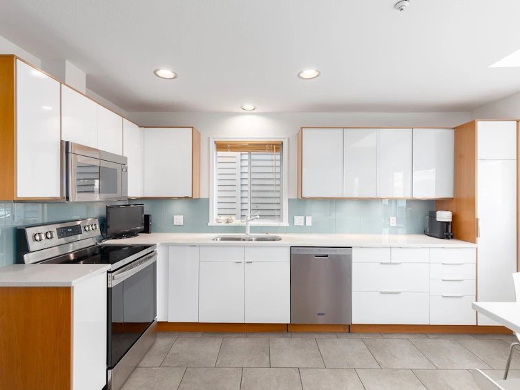 6565 Vine Street, Vancouver, BC, V6P 5W6 - 7