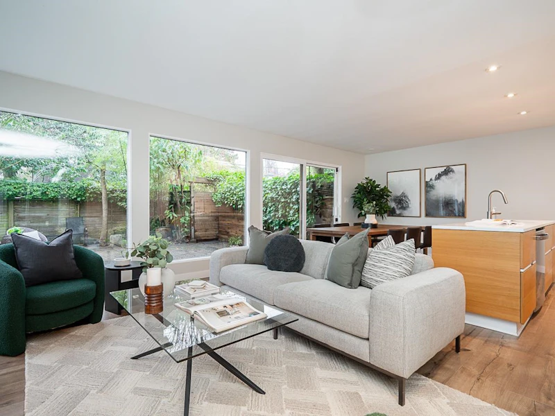 1870 Bayswater Street, Vancouver BC V6K 4A4