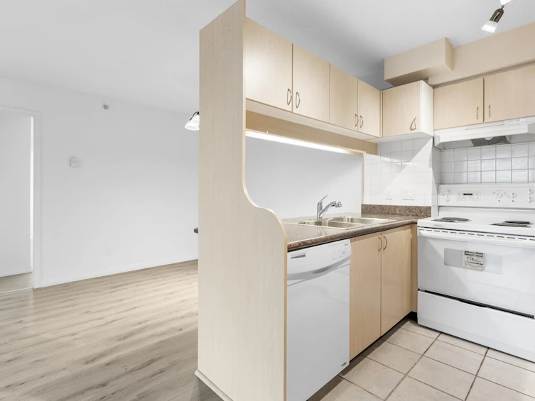 906-6611 Cooney Road, Richmond, BC, V6Y 4C5 - 6