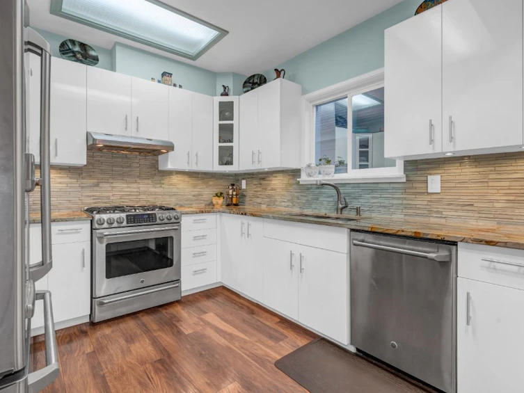 100 N Delta Avenue, Burnaby, BC, V5B 1E6 - 13