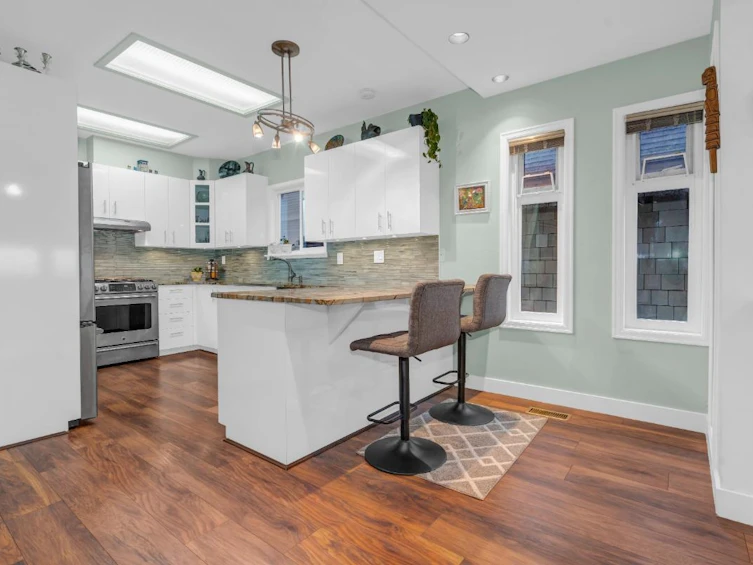 100 N Delta Avenue, Burnaby, BC, V5B 1E6 - 12