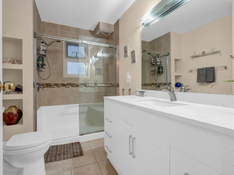 100 N Delta Avenue, Burnaby, BC, V5B 1E6 - 18