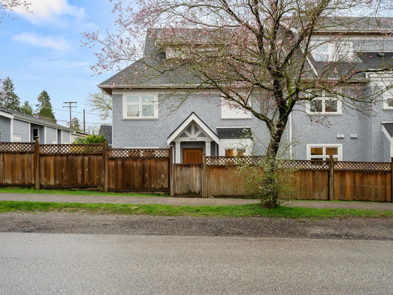 3203 Manitoba Street, Vancouver BC V5Y 3Z9