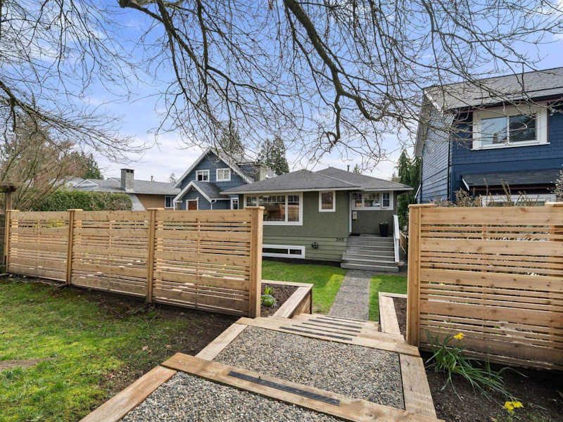 245 E 28th Street, North Vancouver BC V7N 1C1