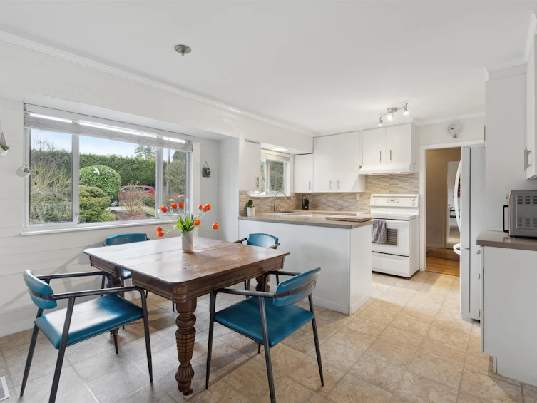 2366 Hazellynn Place, North Vancouver, BC, V7J 2S1 - 11