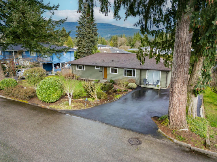 2366 Hazellynn Place, North Vancouver, BC, V7J 2S1 - 39