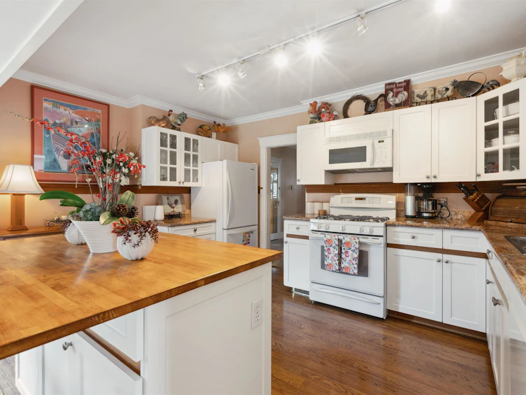 2360 Kings Avenue, West Vancouver, BC, V7V 2C4 - 10