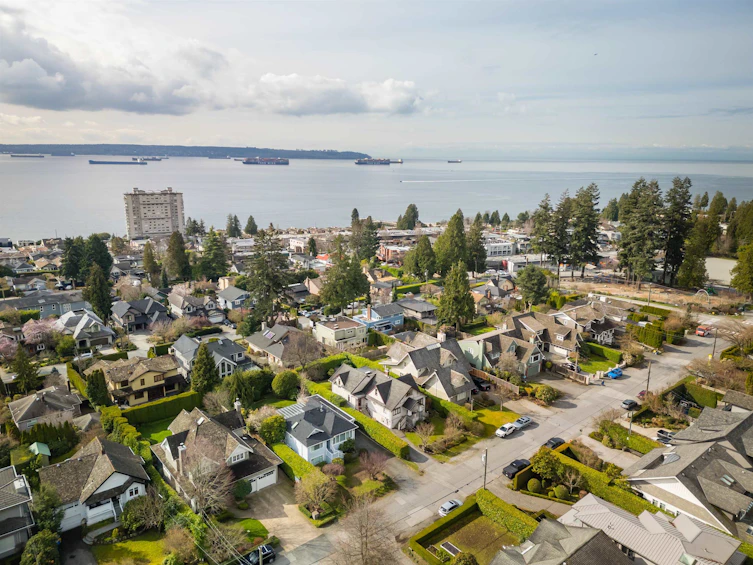 2360 Kings Avenue, West Vancouver, BC, V7V 2C4 - 40