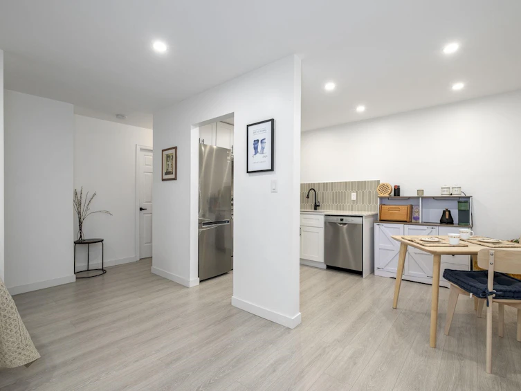 203-145 E 12th Street, North Vancouver, BC, V7L 2J3 - 3