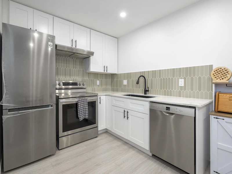 203 - 145 E 12th Street, North Vancouver BC V7L 2J3