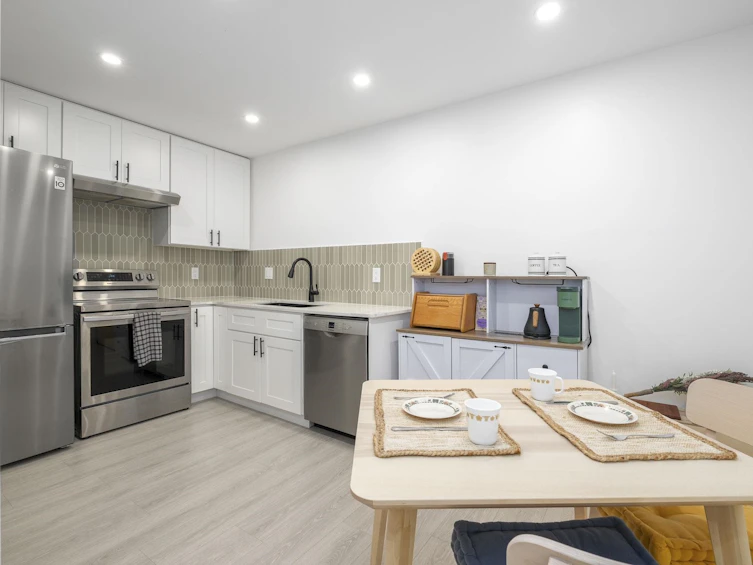 203-145 E 12th Street, North Vancouver, BC, V7L 2J3 - 5
