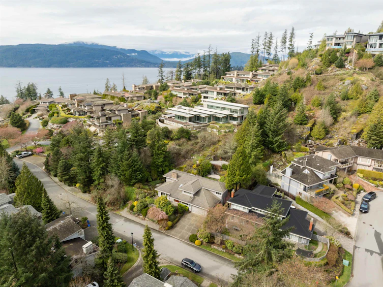 4881 Meadfeild Road, West Vancouver, BC, V7W 3E6 - 36
