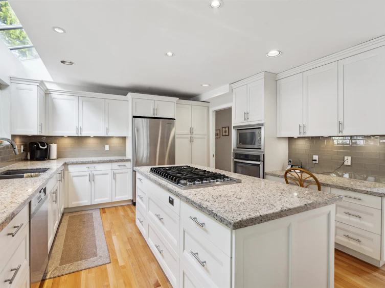 4881 Meadfeild Road, West Vancouver, BC, V7W 3E6 - 13