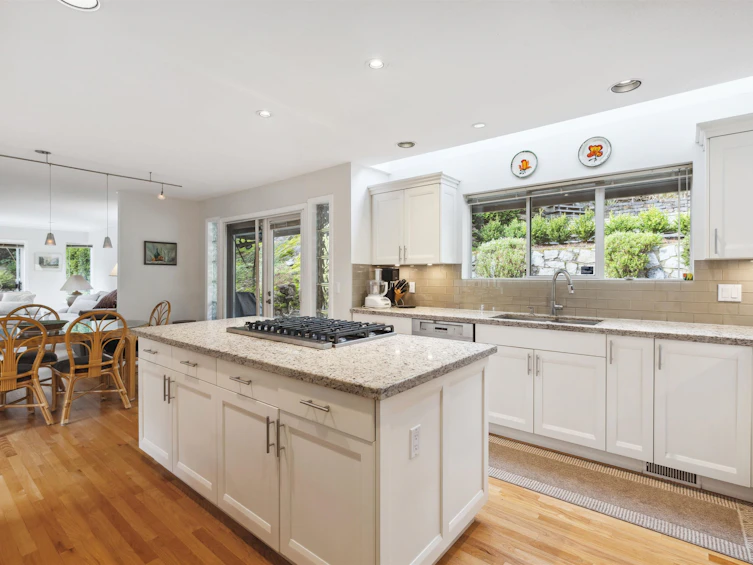 4881 Meadfeild Road, West Vancouver, BC, V7W 3E6 - 16