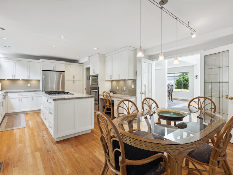 4881 Meadfeild Road, West Vancouver, BC, V7W 3E6 - 12