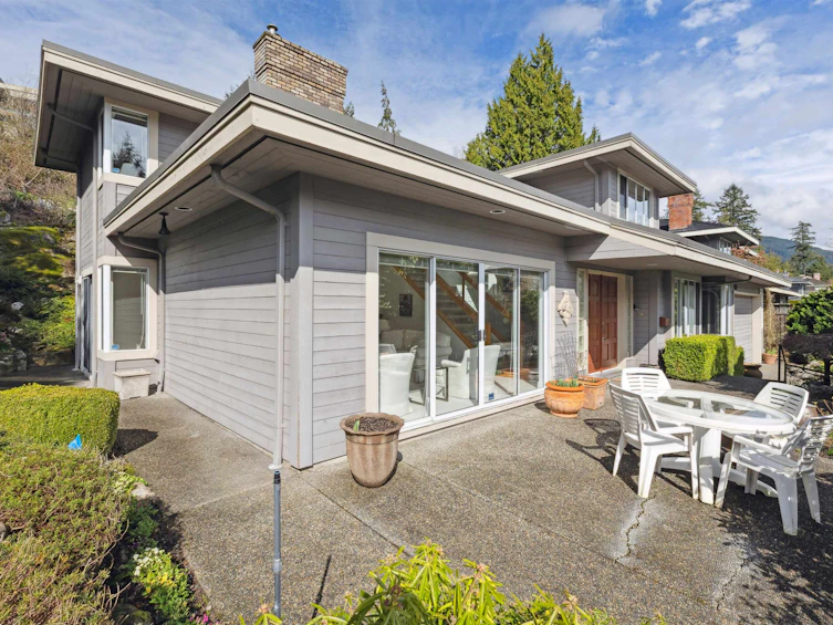 4881 Meadfeild Road, West Vancouver, BC, V7W 3E6 - 3