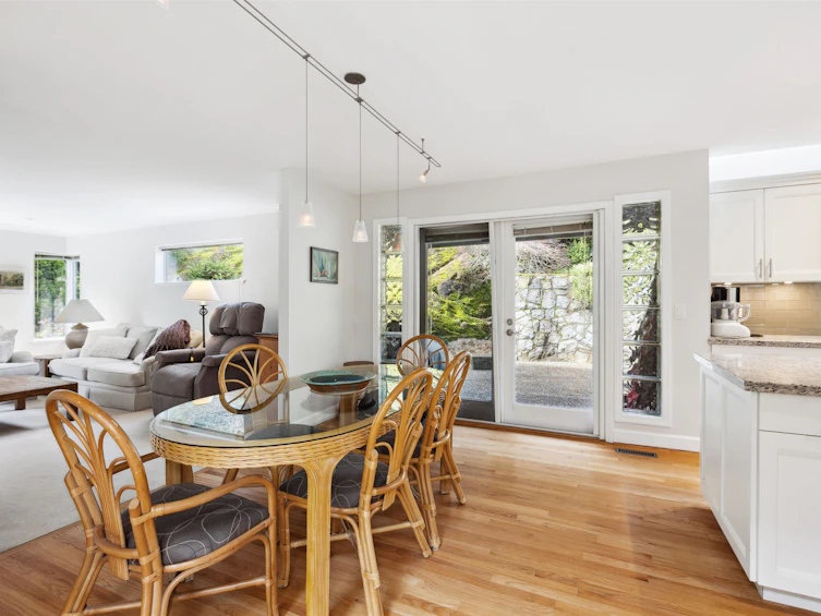4881 Meadfeild Road, West Vancouver, BC, V7W 3E6 - 19