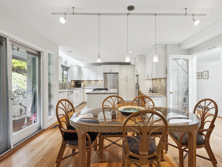 4881 Meadfeild Road, West Vancouver, BC, V7W 3E6 - 21
