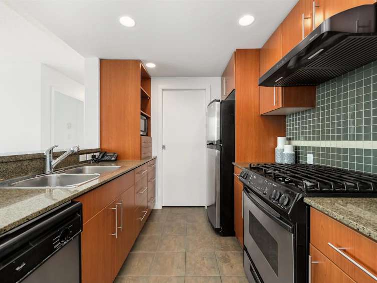 2305-583 Beach Crescent, Vancouver, BC, V6Z 3E6 - 4