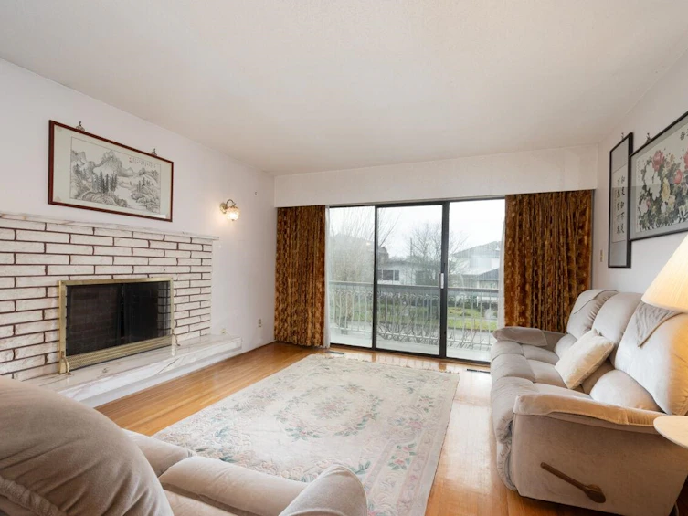 69 E 50th Avenue, Vancouver, BC, V5X 1A1 - 2