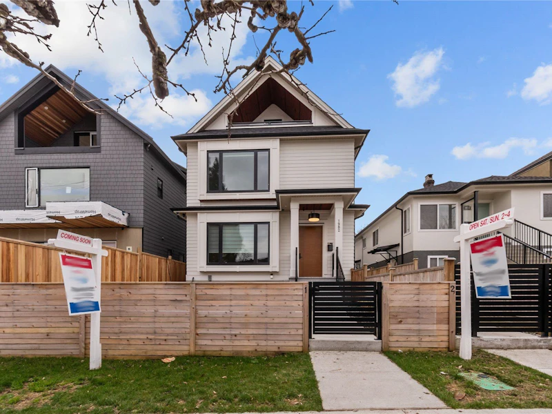 1 - 1982 Venables Street, Vancouver BC V5L 2H8