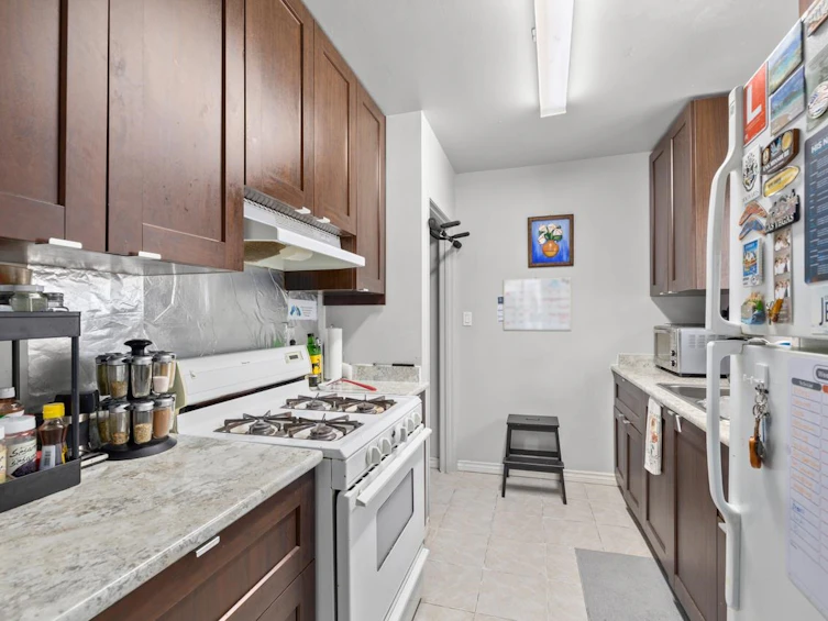 4980 Chatham Street, Vancouver, BC, V5R 3Y9 - 11