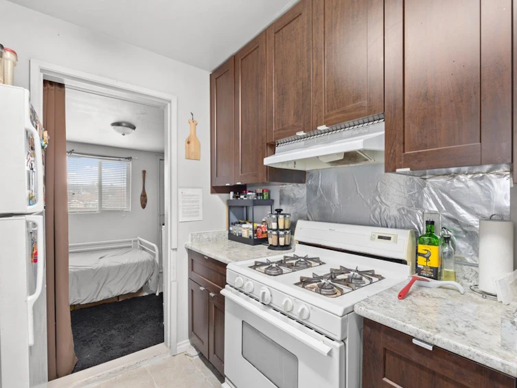4980 Chatham Street, Vancouver, BC, V5R 3Y9 - 9