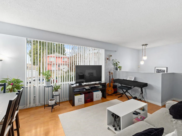 4980 Chatham Street, Vancouver, BC, V5R 3Y9 - 4