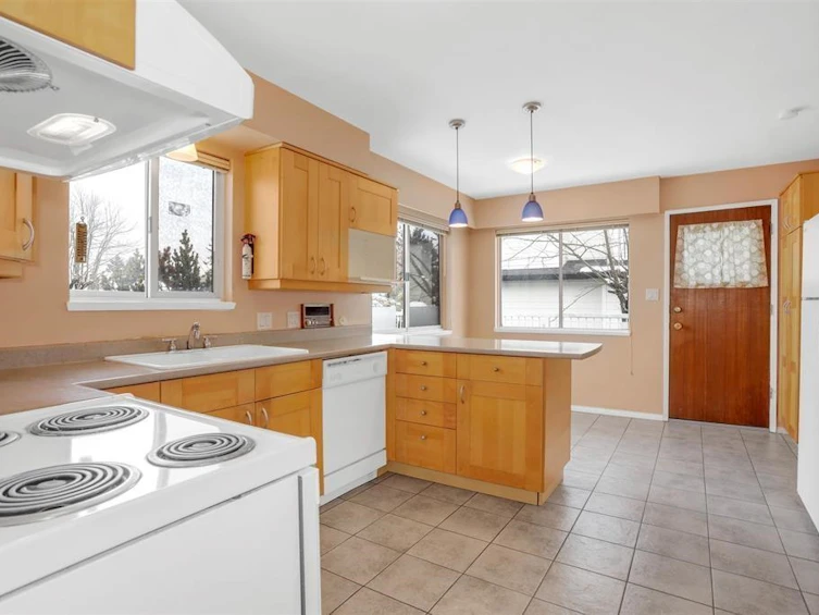 3778 Wakefield Court, Burnaby, BC, V5G 2C4 - 10