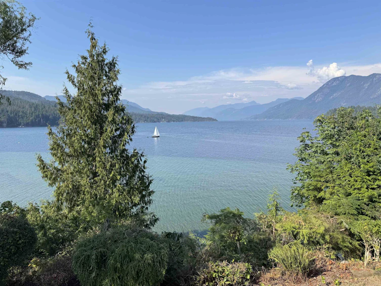 6484 N Gale Avenue, Sechelt, BC, V7Z 0L1 - 3
