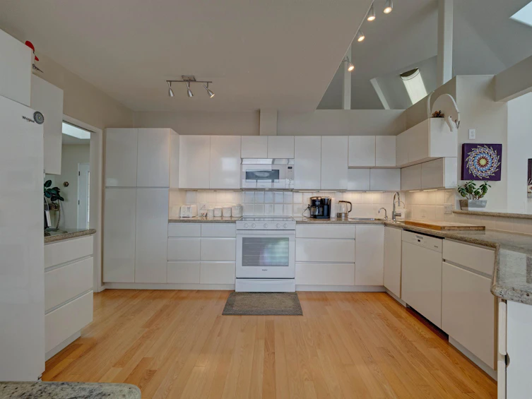 6484 N Gale Avenue, Sechelt, BC, V7Z 0L1 - 18