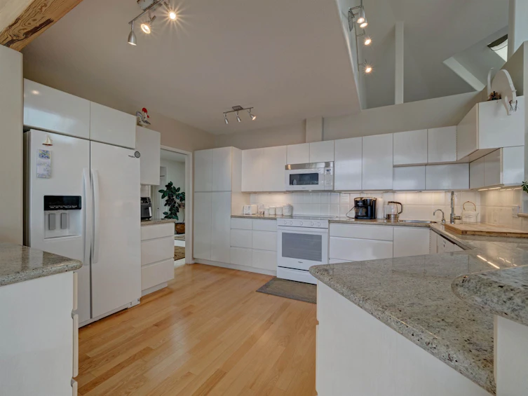 6484 N Gale Avenue, Sechelt, BC, V7Z 0L1 - 19