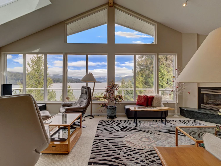 6484 N Gale Avenue, Sechelt, BC, V7Z 0L1