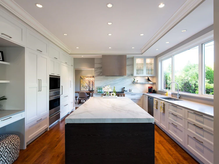 956 Belmont Avenue, North Vancouver, BC, V7R 1J8 - 2