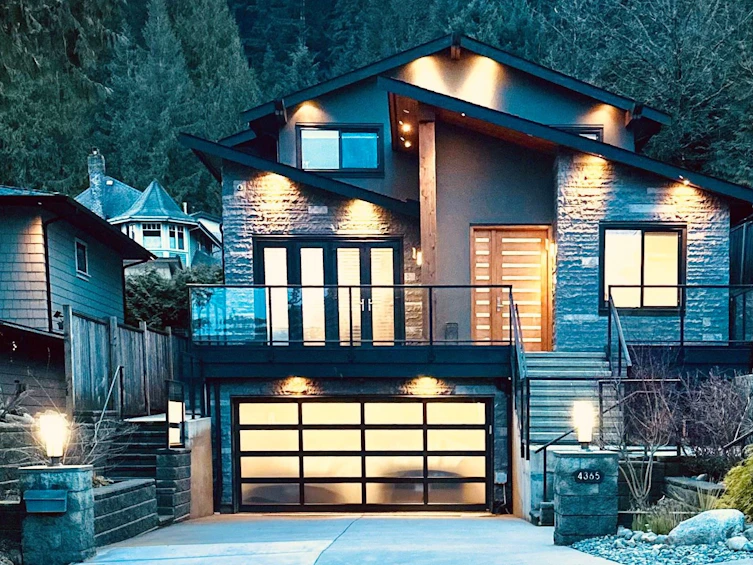4365 Mountain Highway, North Vancouver, BC, V7K 2K3 - 40
