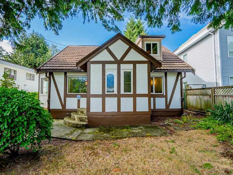 6436 Bruce Street, West Vancouver, BC, V7W 2G6 - 2
