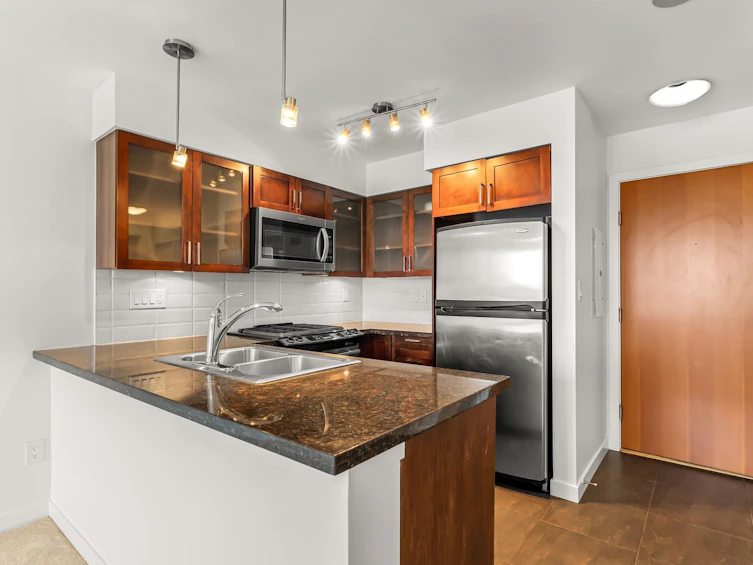 1806-1 Renaissance Square, New Westminster, BC, V3M 0B6 - 6