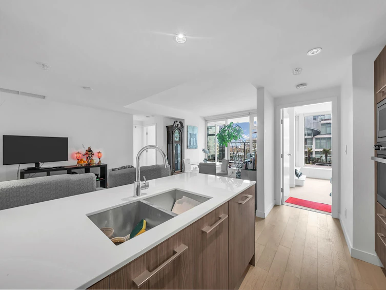 512-2221 E 30th Avenue, Vancouver, BC, V5N 0G6 - 2