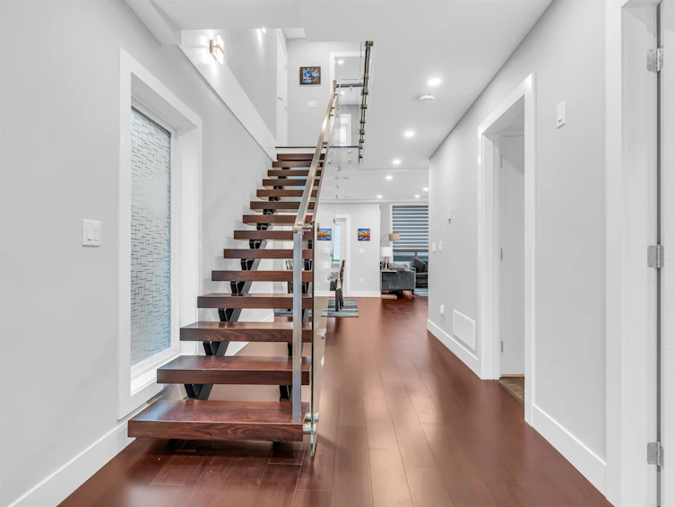 762 E 13th Street, North Vancouver, BC, V7L 2M7 - 2
