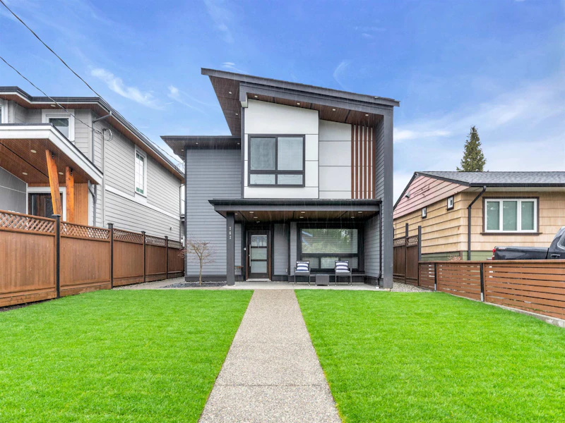 762 E 13th Street, North Vancouver BC V7L 2M7