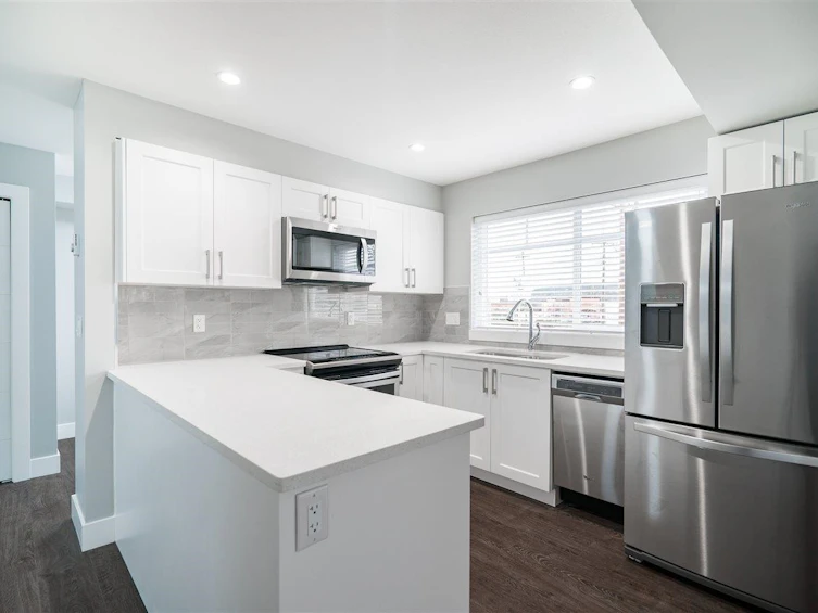 201-1990 Westminster Avenue, Port Coquitlam, BC, V3B 1E8 - 2
