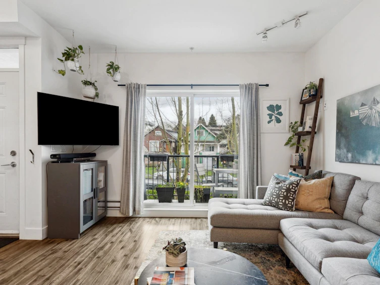 206-2263 Triumph Street, Vancouver, BC, V5L 1L2 - 4