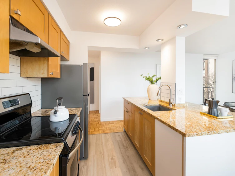 607-1850 Comox Street, Vancouver, BC, V6G 1R3 - 7