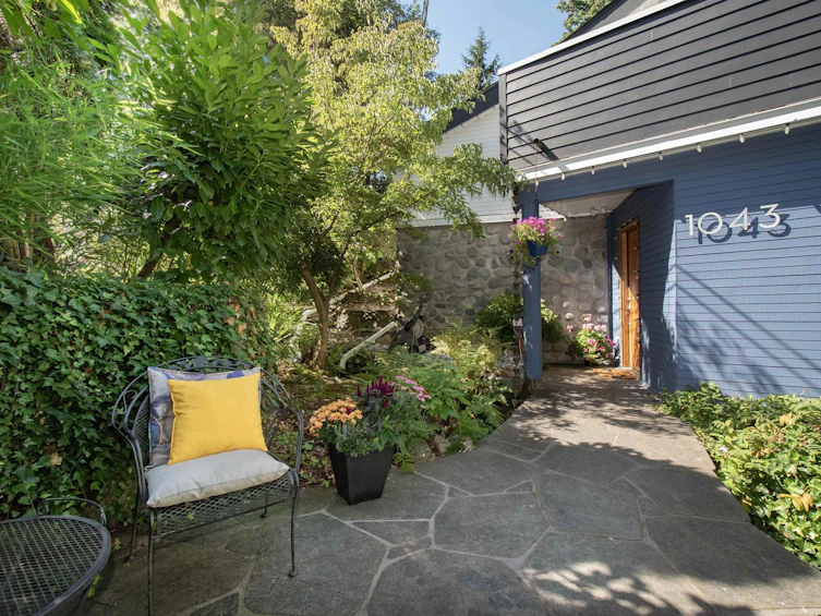 1043 Kinloch Lane, North Vancouver, BC, V7G 1V8 - 2