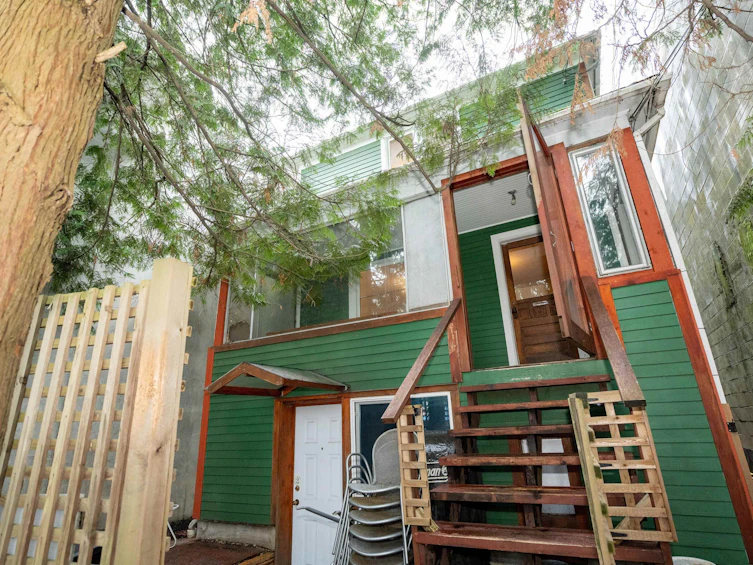1828 Triumph Street, Vancouver, BC, V5L 1K3 - 2