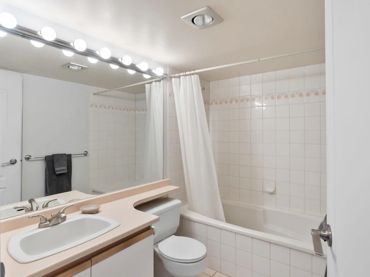 202-1535 Chesterfield Avenue, North Vancouver, BC, V7M 2N5 - 15