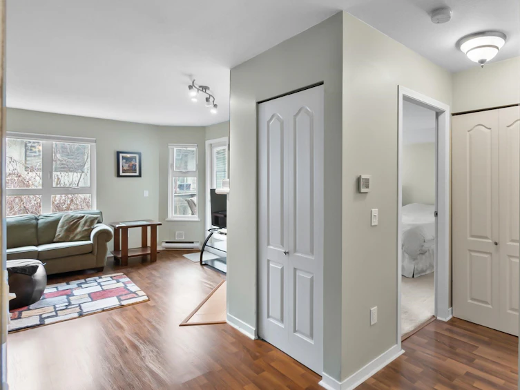 202-1535 Chesterfield Avenue, North Vancouver, BC, V7M 2N5 - 2