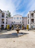 208 1533 Best Street