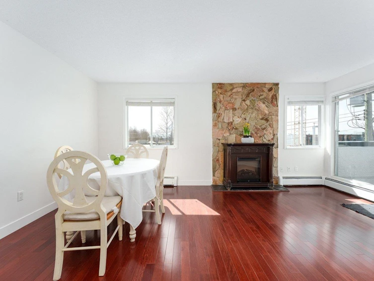 310-809 W 16th Street, North Vancouver, BC, V7P 1R2